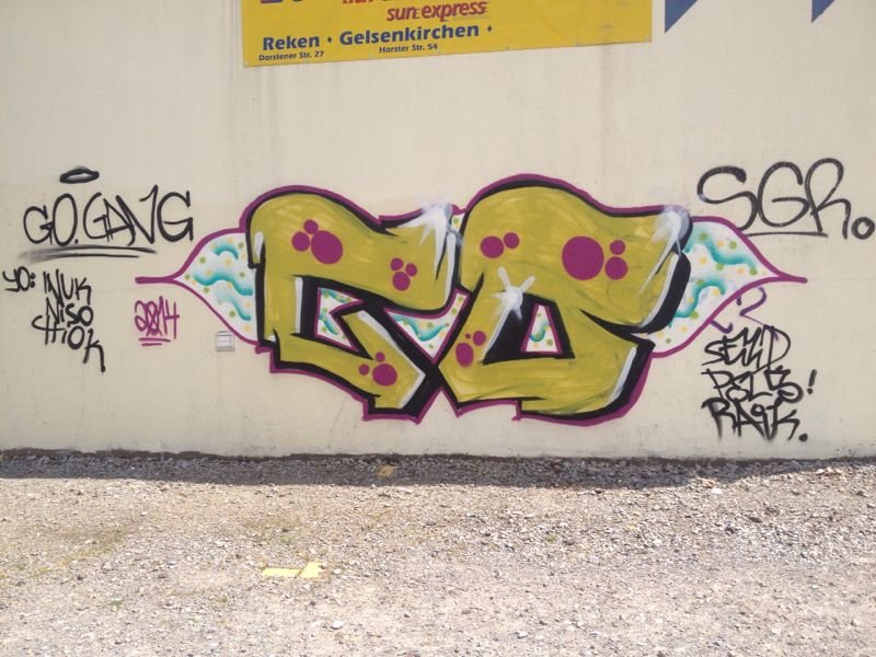 Graffiti Bombing in Gelsenkirchen - Photo by Niso715er - Go. (2014)