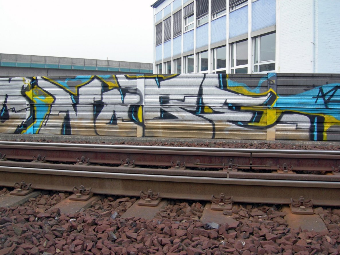Graffiti Bombing - Photo by Nobel - nobe