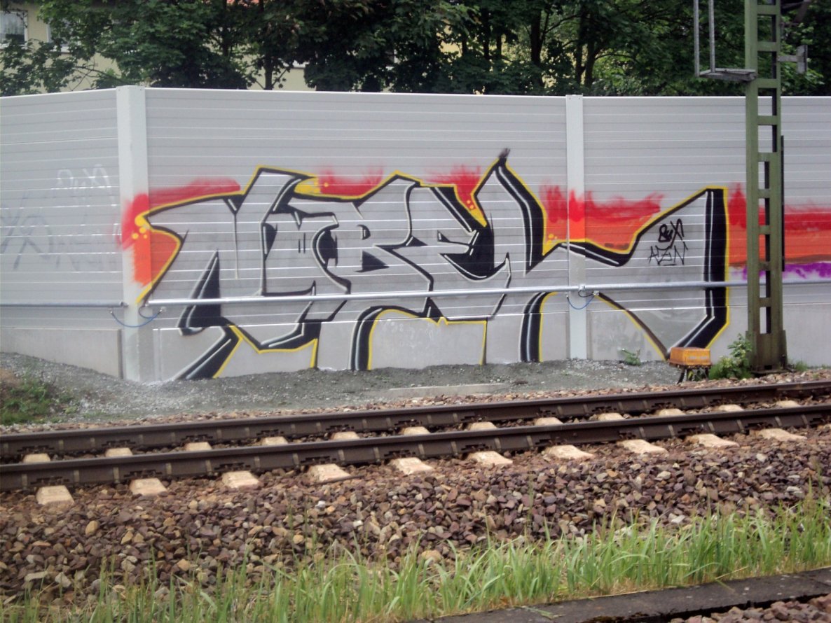 Graffiti Bombing - Photo by Nobel - Nobel