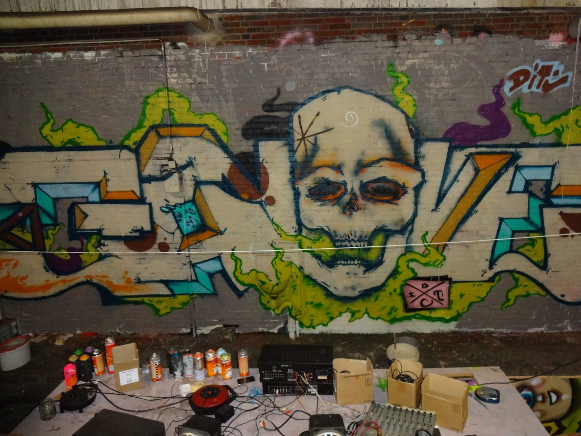Graffiti Wall - Photo by NobodyKnows - Ganove (2014)