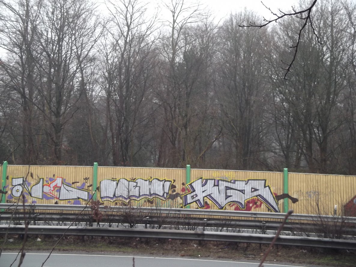 Graffiti Bombing - Photo by NobodyKnows