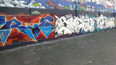 Graffiti Wall - Photo by NobodyKnows - True, Btrue, Bweis (2014)