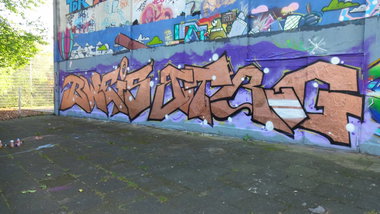 Graffiti Wall - Photo by NobodyKnows - Bweis, Btrug, Ditc (2014)