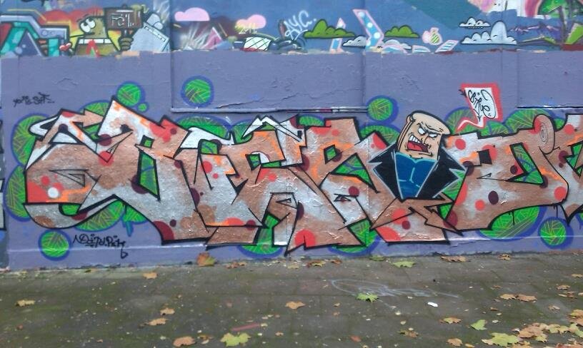 Graffiti Wall - Photo by NobodyKnows - Bweis, DDitc, Psk