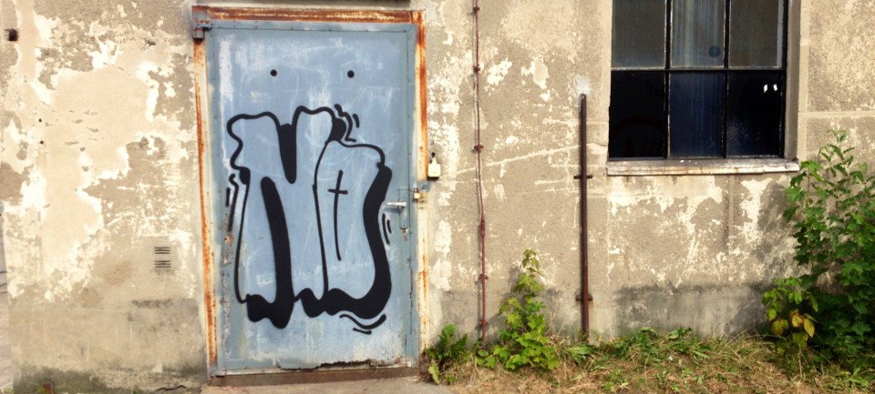 Graffiti Bombing - Photo by Nois - No, nois, throwup (2013)