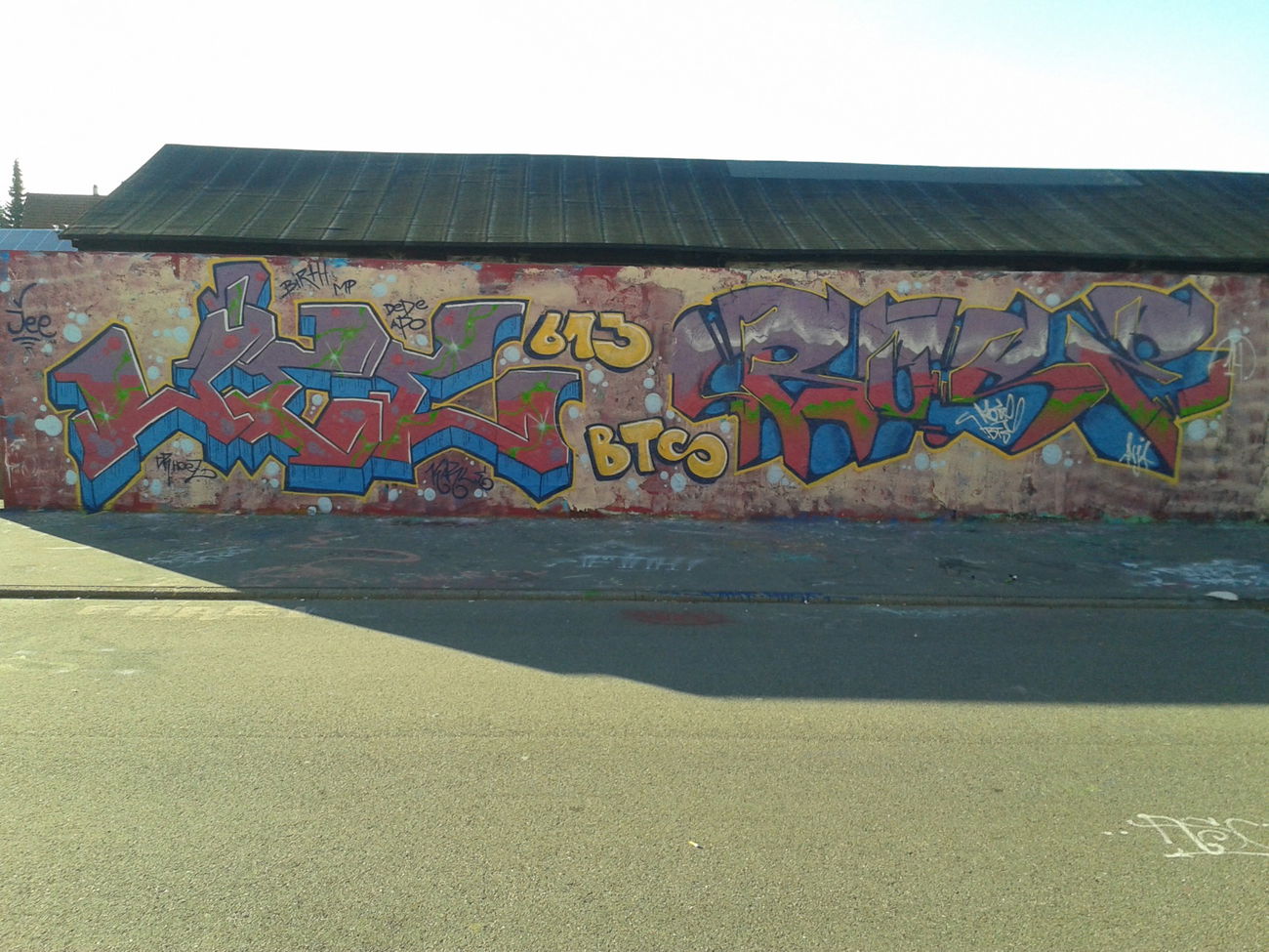 Graffiti Wall - Photo by Nordpark - Jee, Rose, BTS