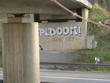 Graffiti Bombing - Photo by Nordpark - 613crew, PLDoom