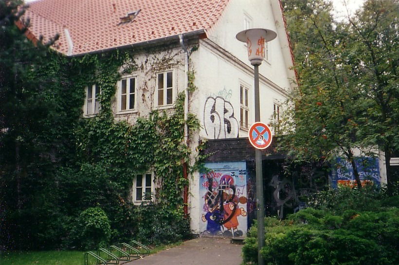 Graffiti Bombing - Photo by Nordpark - 613crew