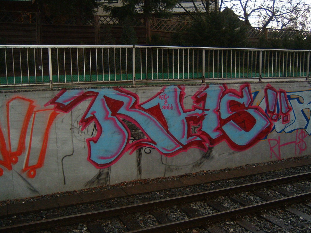 Graffiti Bombing - Photo by Nordpark - RHS, 613