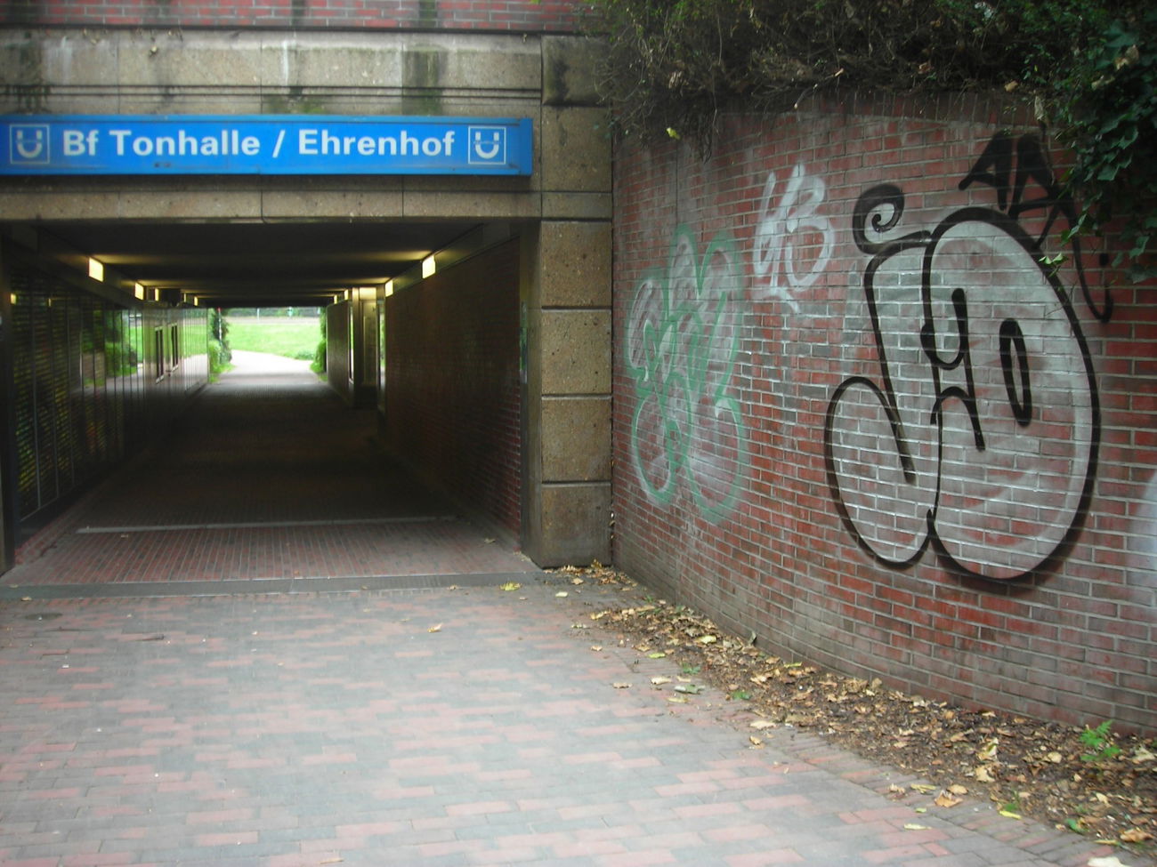 Graffiti Bombing - Photo by Nordpark - Jado, ADR