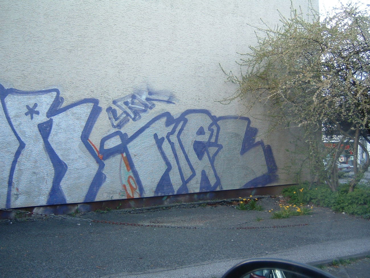 Graffiti Bombing - Photo by Nordpark - REL, LRK, 613