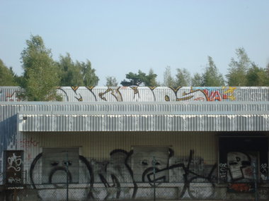 Graffiti Wall - Photo by NowzaiinZ - 2x, omg, wos (2013)