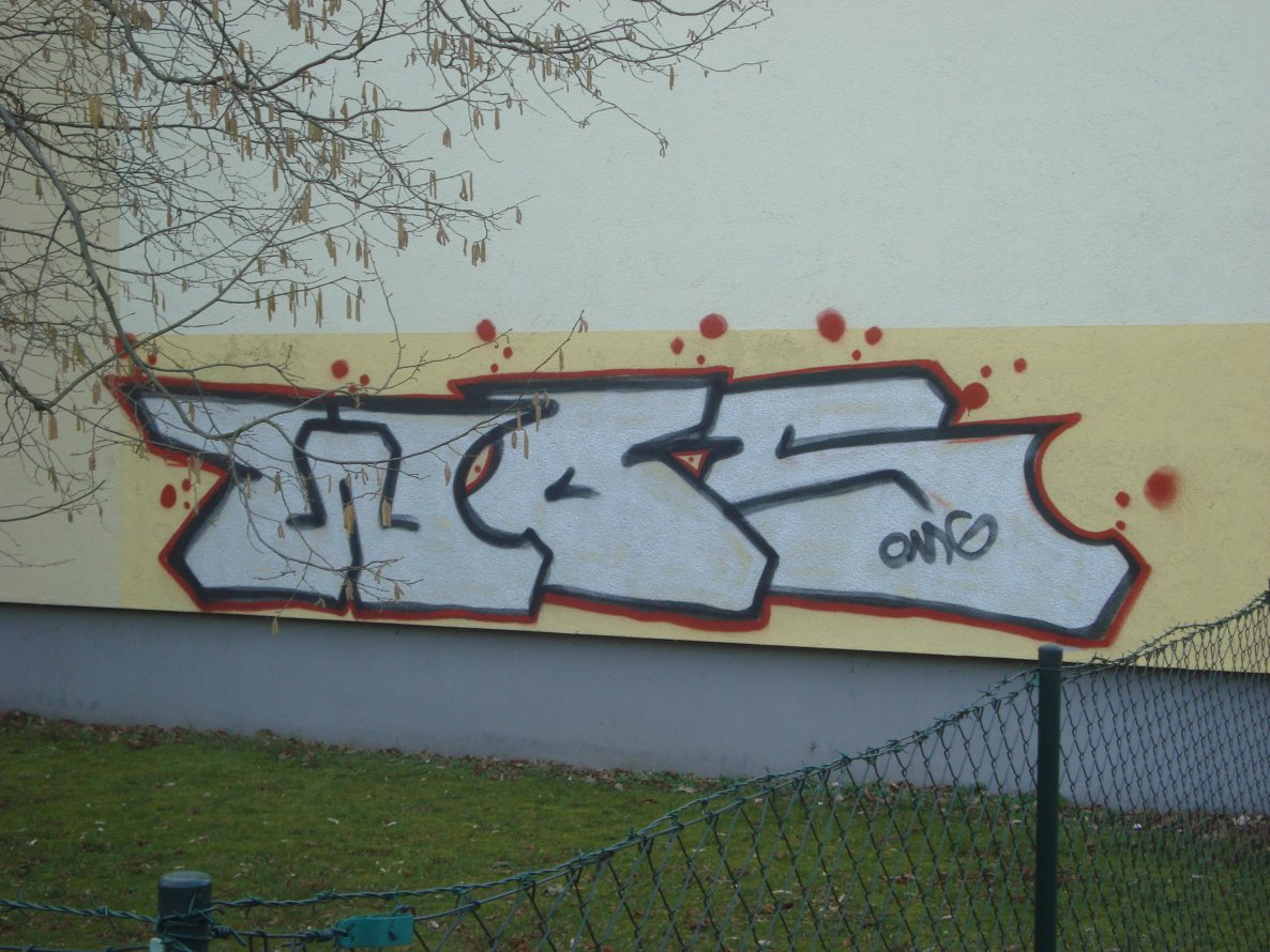 Graffiti Bombing - Photo by NowzaiinZ - wos, omg, crew (2014)