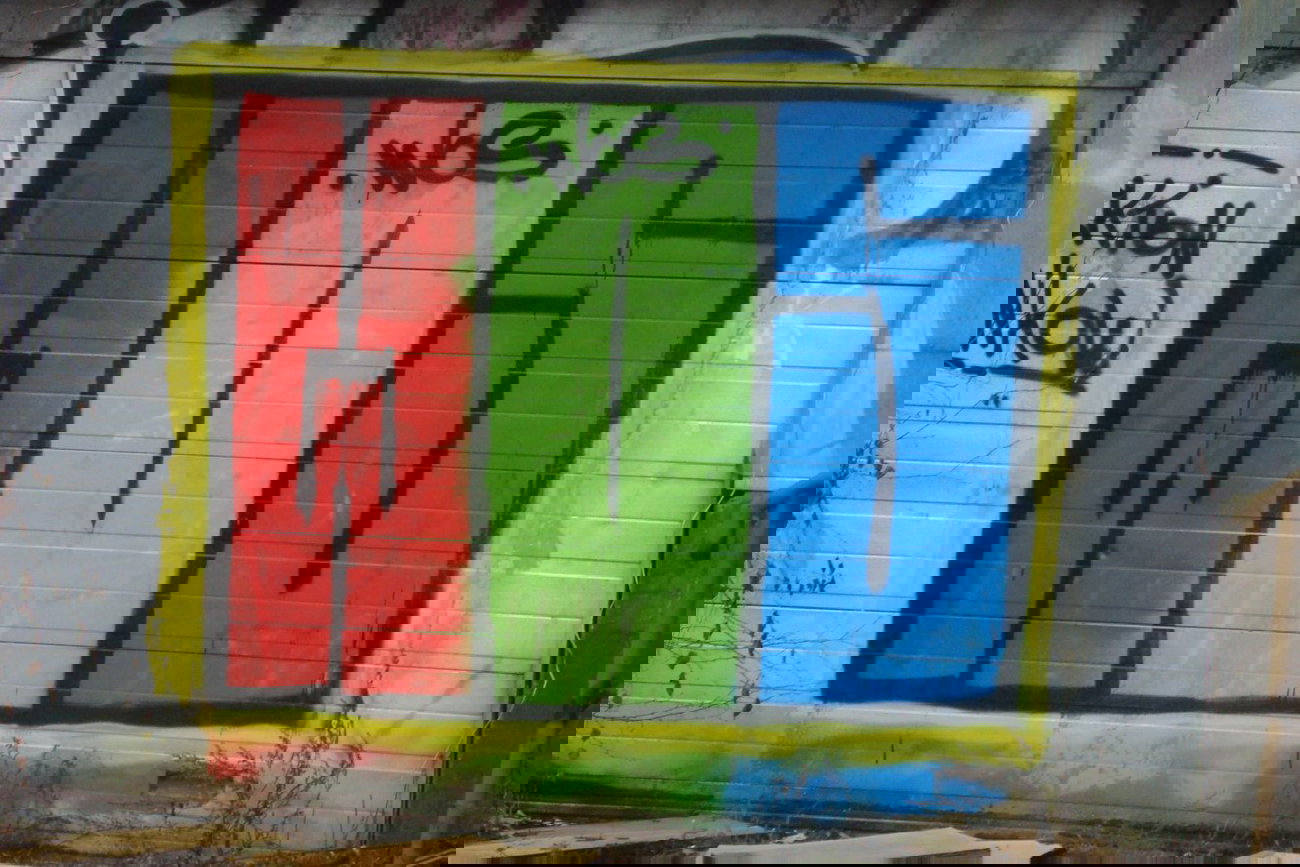 Graffiti Wall - Photo by NowzaiinZ - wos, trainline (2012)