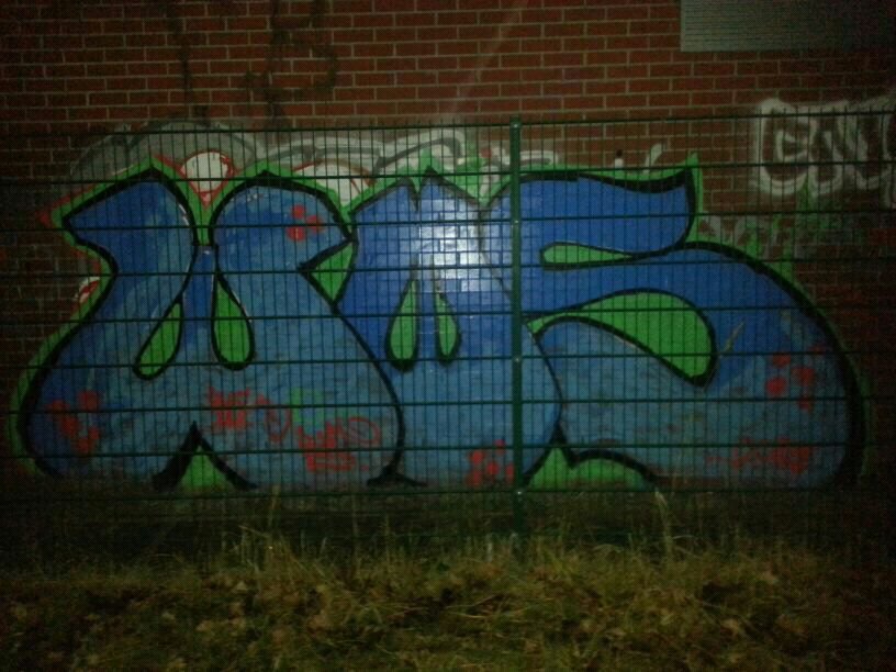 Graffiti Bombing - Photo by NowzaiinZ - wos, Crew, night (2013)
