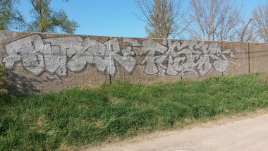 Graffiti Bombing - Photo by NoxikOKS - Butzer, Taser (2013)