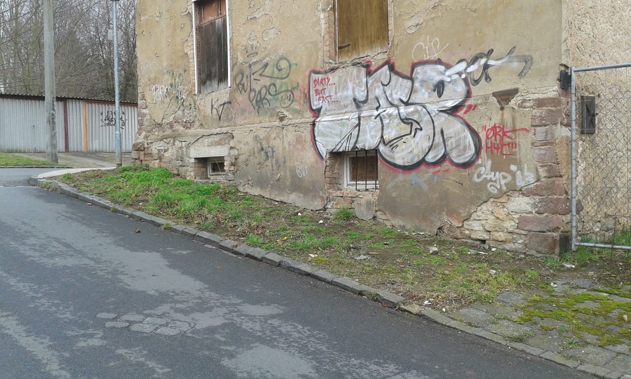 Graffiti Bombing - Photo by NoxikOKS - Tasr, Taser, H4C (2016)