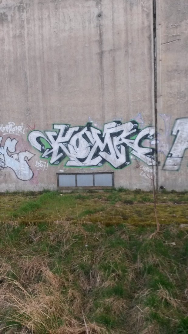 Graffiti Bombing - Photo by NoxikOKS - KomA (2007)