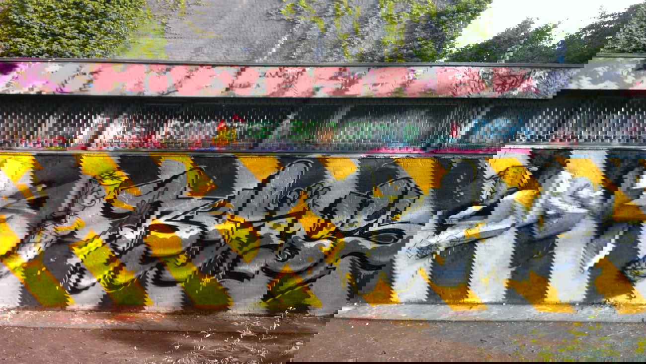 Graffiti Wall in Hamburg - Photo by Nugat - dns//, rowdy (2013)