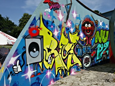 Graffiti Wall - Photo by NupzerOne - Czeladź, muppet, drummer (2016)