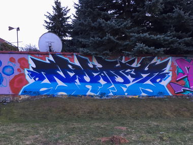 Graffiti Wall - Photo by NupzerOne - color, Ac, Bn (2017)