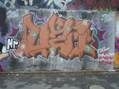 Graffiti Wall - Photo by NuseOne - graff, graffiti, uzi