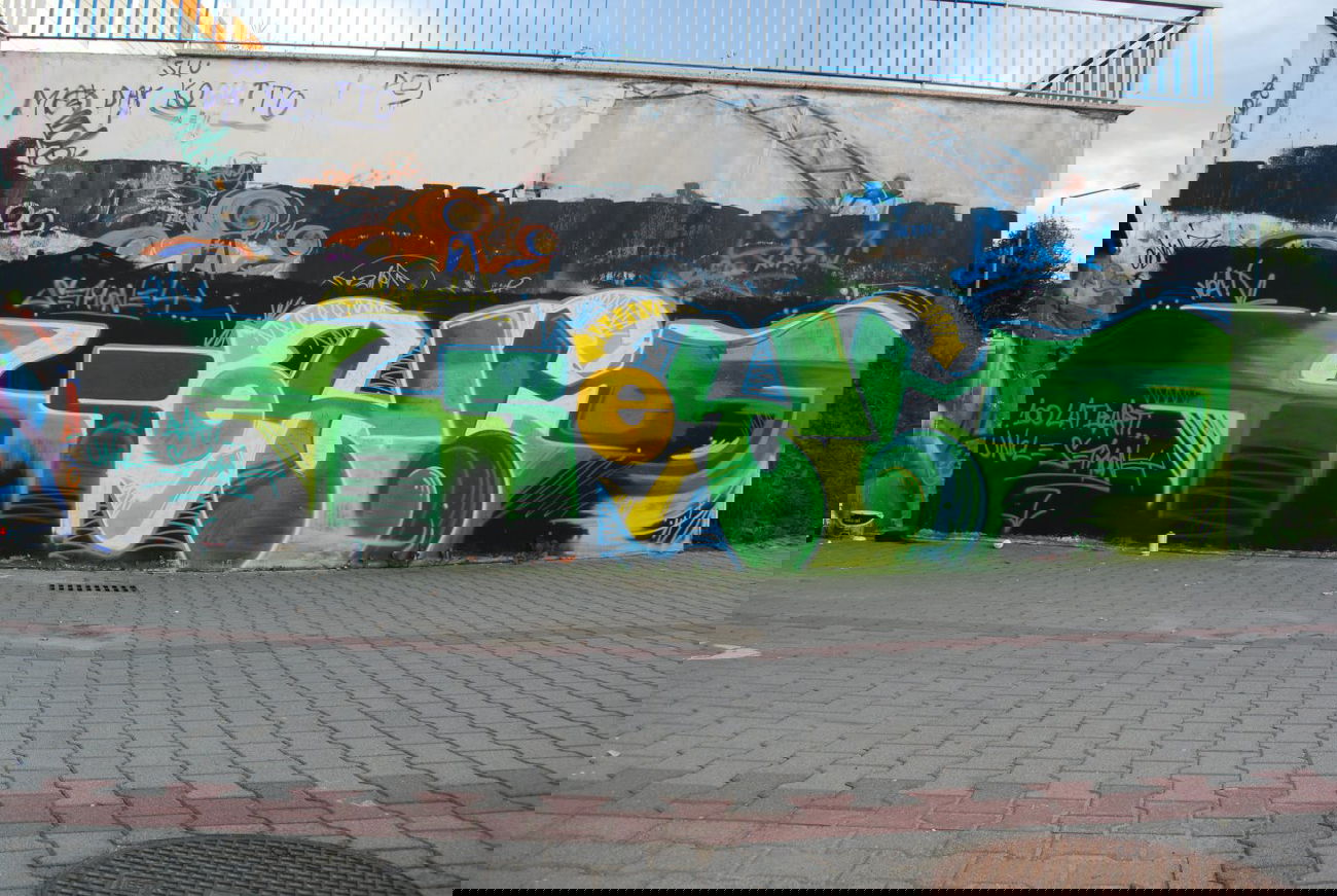 Graffiti Wall - Photo by ODWALSIE - SEIM, VOA, VOA (2010)