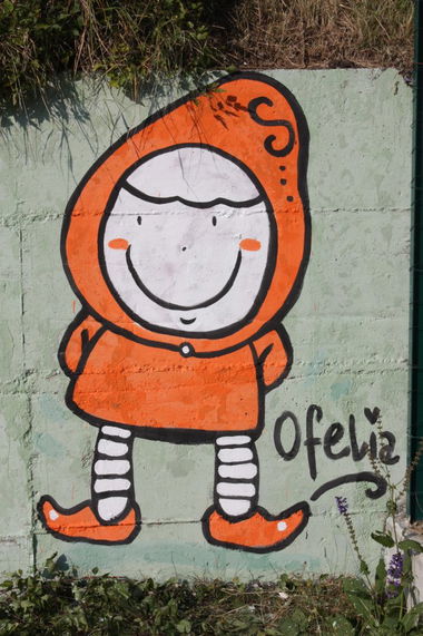 Graffiti Wall in Zone - Photo by OFELIA - zone, ofelia (2011)