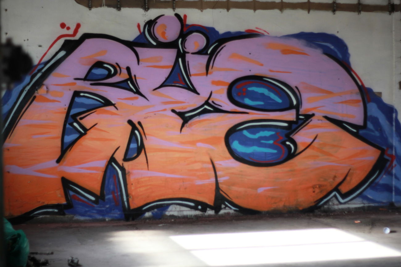 Graffiti Wall - Photo by OHNEIDEE - RUHE