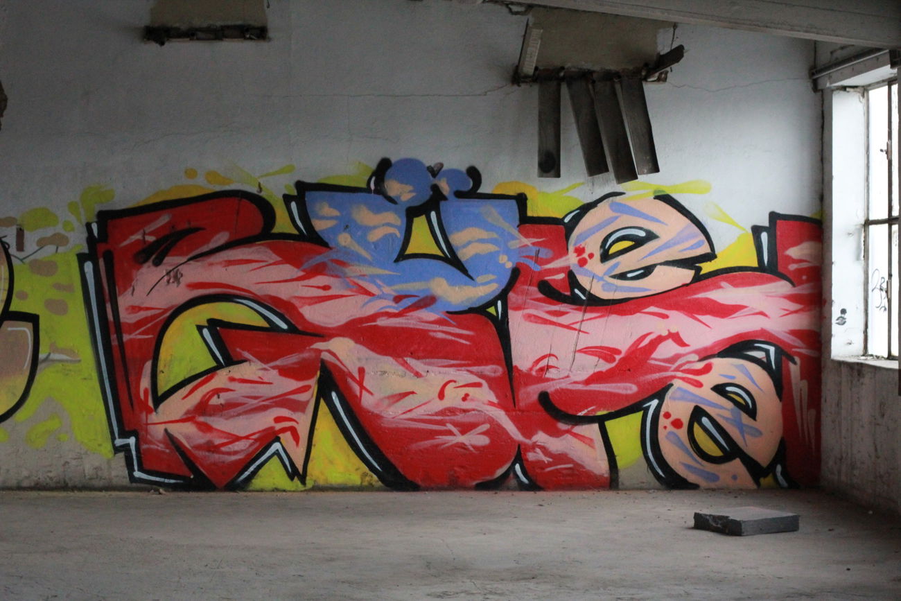 Graffiti Wall - Photo by OHNEIDEE - RUHE