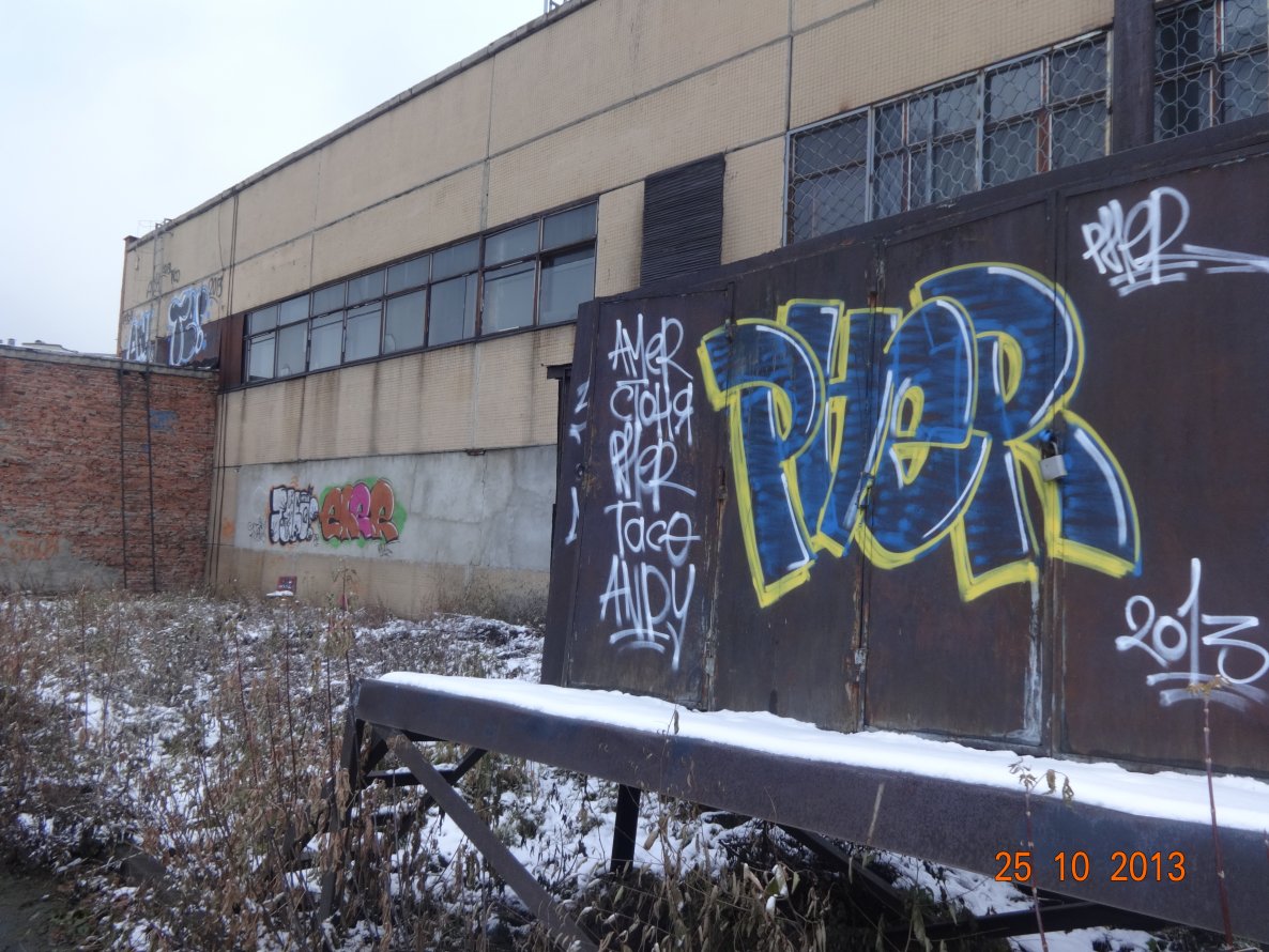 Graffiti Bombing - Photo by OLDTOY - Pher
