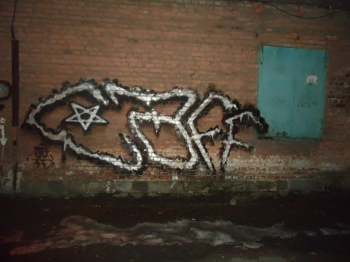 Graffiti Bombing - Photo by OLDTOY - Caff