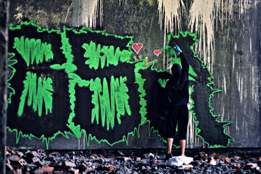 Graffiti Bombing - Photo by OLDTOY - Bsks