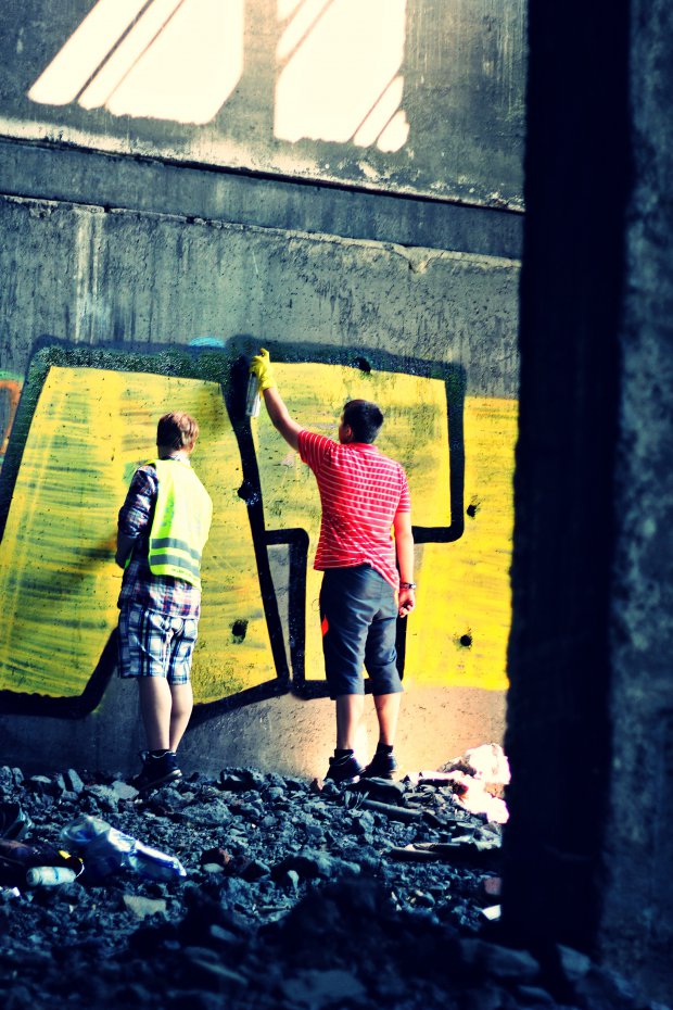 Graffiti Bombing - Photo by OLDTOY - Atms