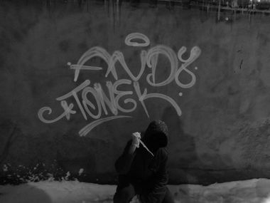 Graffiti Bombing - Photo by OLDTOY