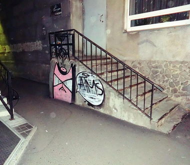 Graffiti Bombing - Photo by OLDTOY