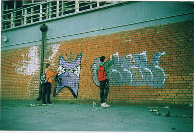 Graffiti Bombing - Photo by OLDTOY - 35mm, atms