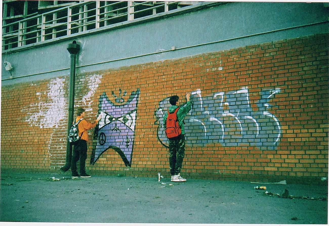 Graffiti Bombing - Photo by OLDTOY - 35mm, atms