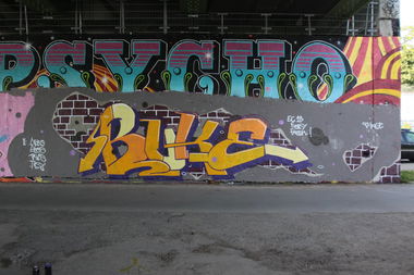 Graffiti Wall in Heidelberg - Photo by OLVERO - Buke, Nero