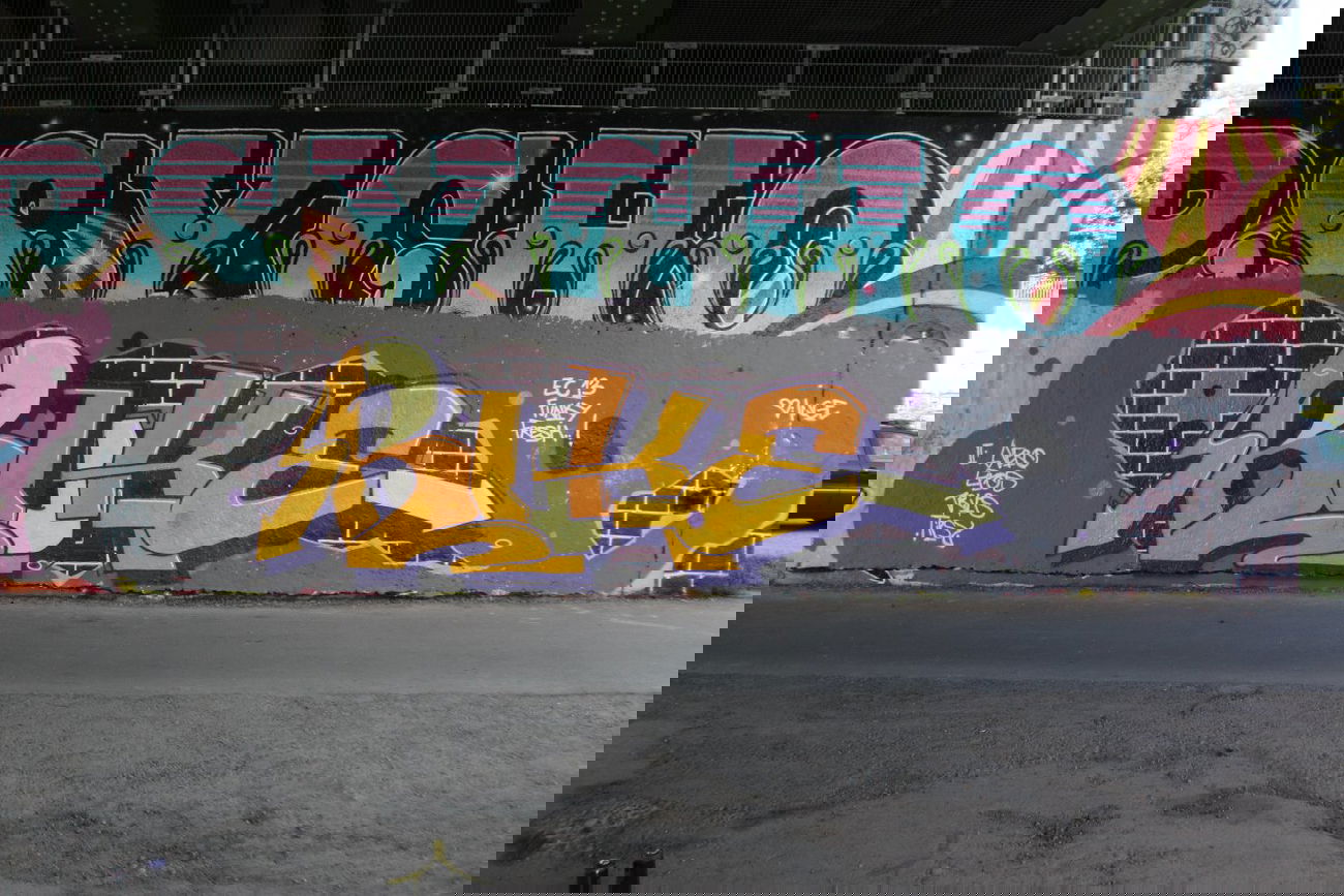 Graffiti Wall in Heidelberg - Photo by OLVERO - Buke, Nero