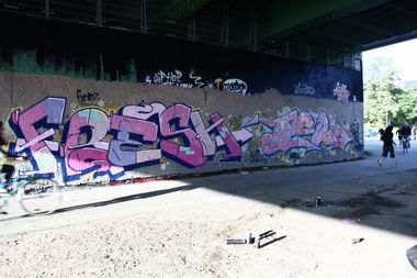 Graffiti Wall in Heidelberg - Photo by OLVERO - Buke, Nero, Fresh