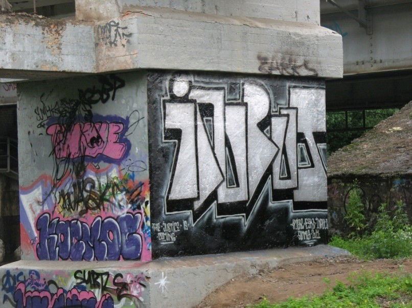 Graffiti Bombing in moscow - Photo by OMERCK - omerck, input, inputs (2011)