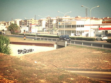 Graffiti Bombing in barcelona - Photo by OMERCK - input, barcelona (2013)