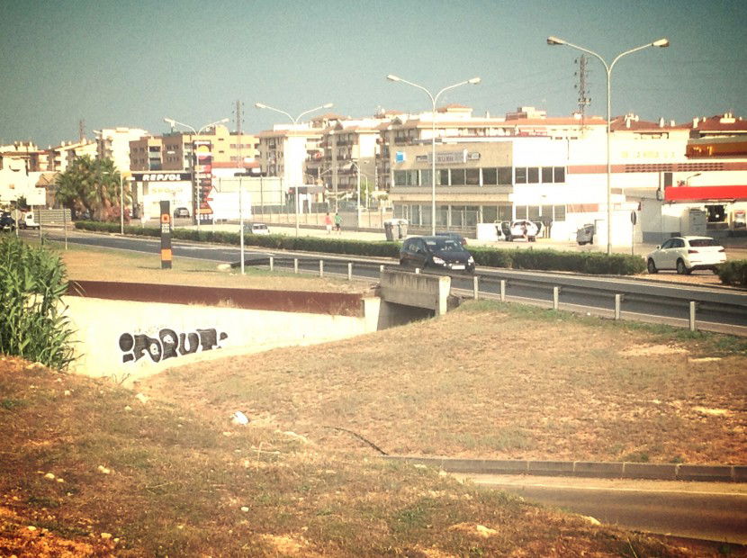 Graffiti Bombing in barcelona - Photo by OMERCK - input, barcelona (2013)