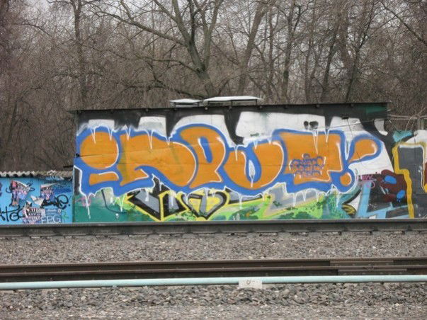 Graffiti Bombing in Moscow - Photo by OMERCK - inputs, omerck, hood (2013)