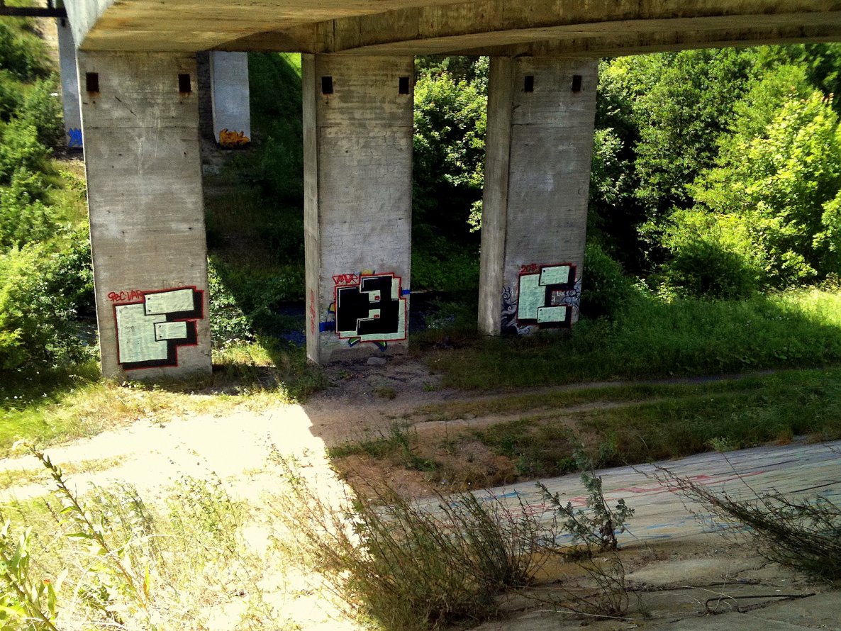 Graffiti Bombing in Vilnius - Photo by OMoR - omor, fbc, big (2011)