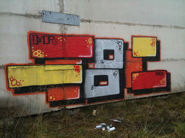 Graffiti Bombing - Photo by OMoR - fbc, omor (2011)