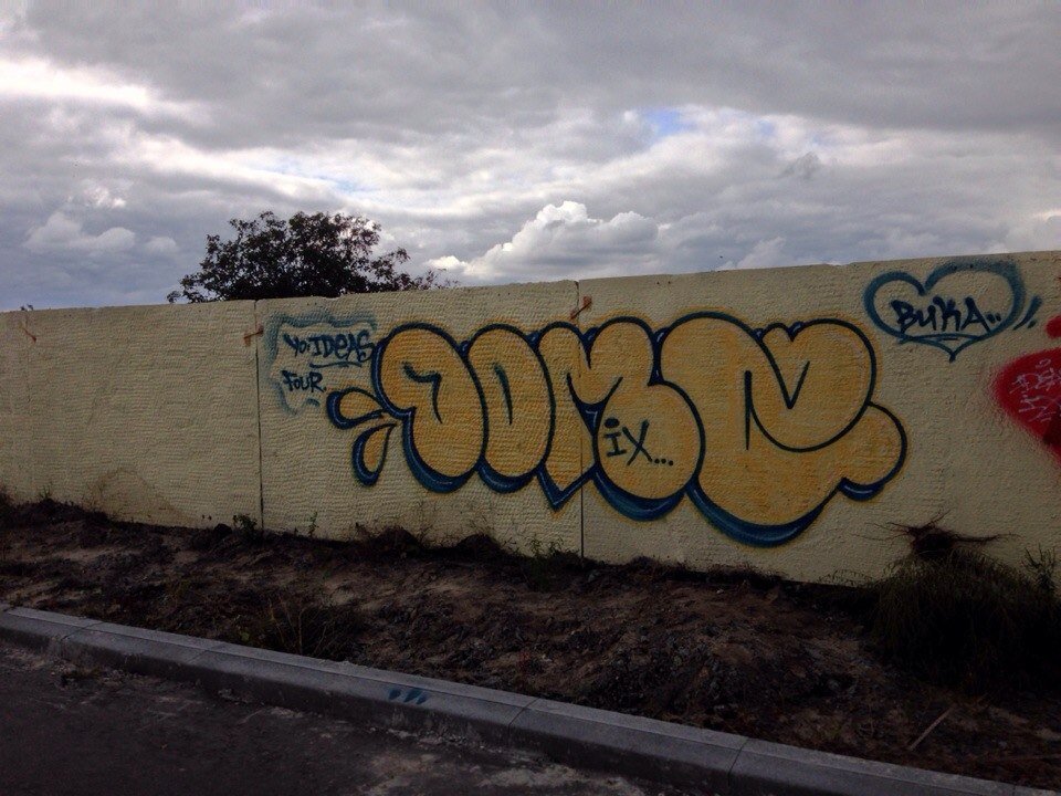 Graffiti Bombing - Photo by OOMZ - oomz (2013)
