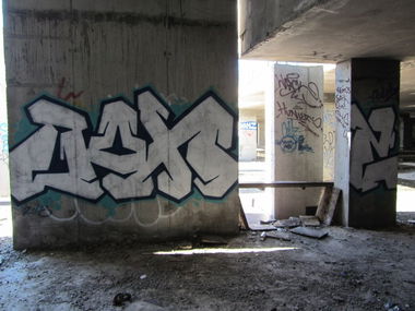 Graffiti Bombing - Photo by OOMZ - oomz (2013)