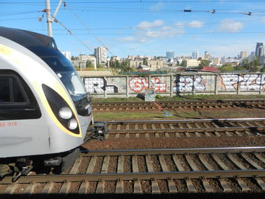 Graffiti Wall - Photo by OOMZ - glk, ix, aper